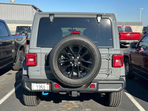 Used 2022 Jeep Wrangler Unlimited Sahara w/ Cold Weather Group image 4