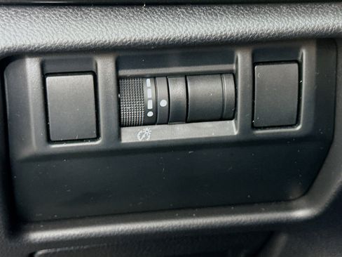 Used 2024 Subaru Crosstrek 2.0i Premium image 16