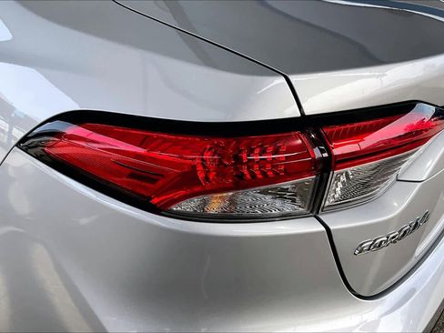 Used 2025 Toyota Corolla LE image 29