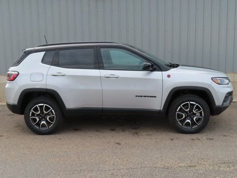 New 2026 Jeep Compass Trailhawk w/ Trailer Tow Group AWD/4WD image 2