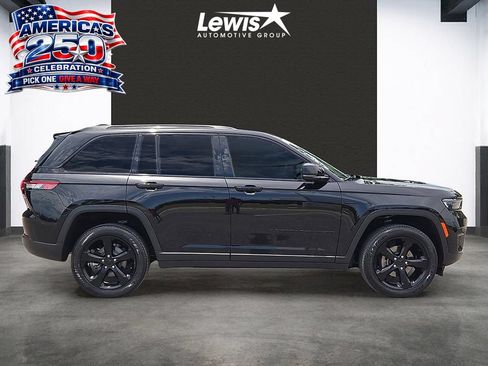 Used 2024 Jeep Grand Cherokee Altitude AWD/4WD image 5