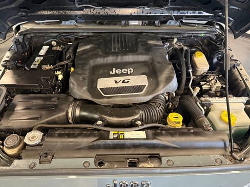 Used 2015 Jeep Wrangler Unlimited Rubicon AWD/4WD image 23