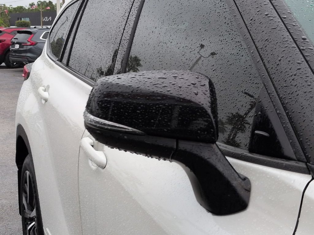Used 2021 Toyota Highlander XSE FWD image 12