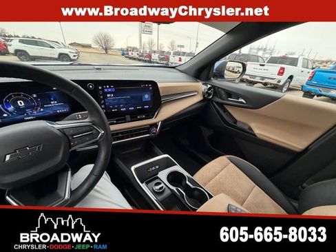 Used 2025 Chevrolet Equinox ACTIV w/ Safety and Technology Package image 18