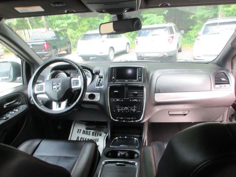 Used 2018 Dodge Grand Caravan GT FWD image 18