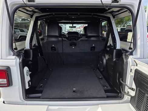Used 2021 Jeep Wrangler Unlimited Sahara image 21