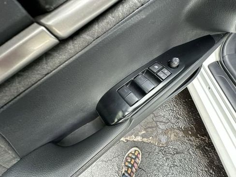 Used 2025 Toyota Camry XLE image 17