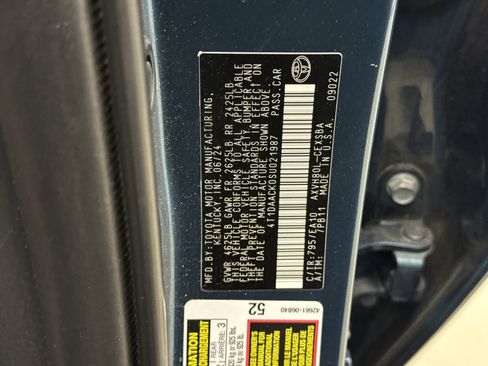 Used 2025 Toyota Camry SE w/ Convenience Package image 11