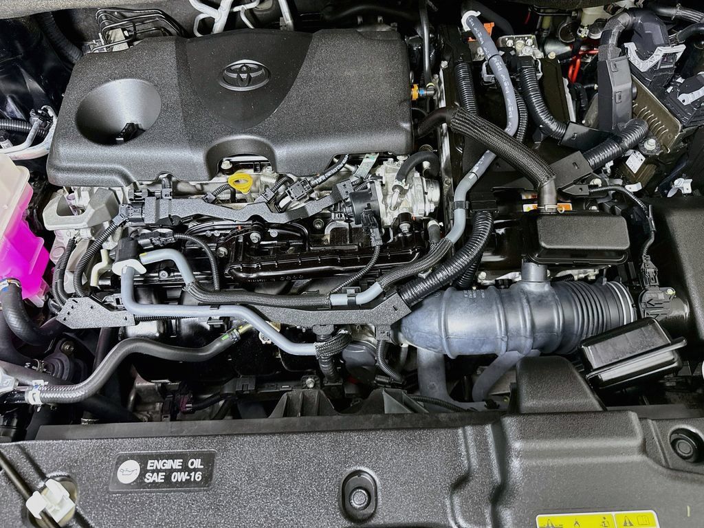 Certified 2024 Toyota Sienna LE FWD image 33