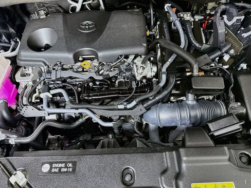 Certified 2024 Toyota Sienna LE FWD image 33