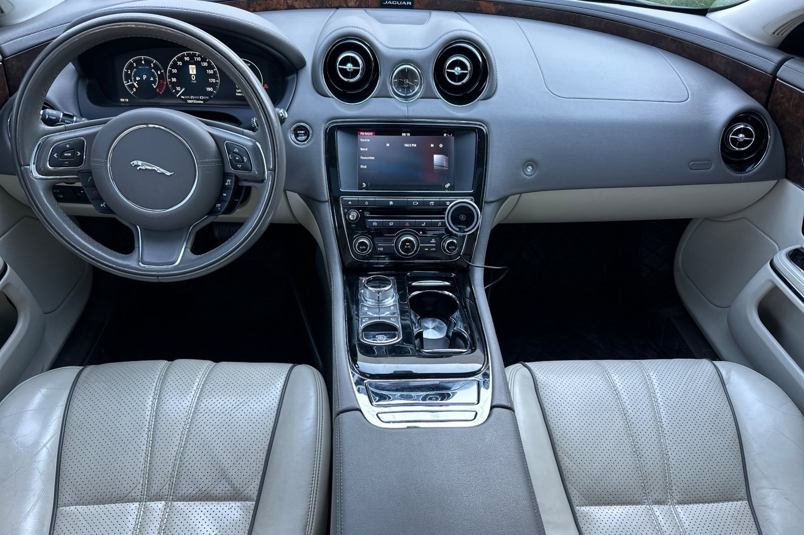 Used 2016 Jaguar XJ R-Sport RWD image 15