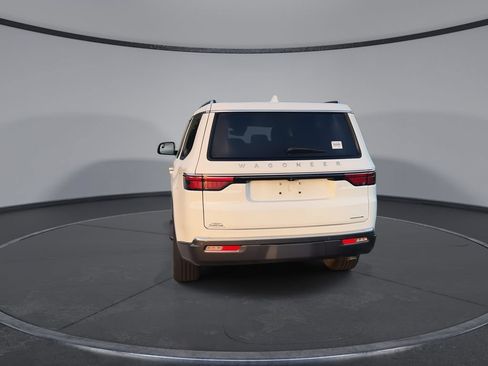 Used 2022 Jeep Wagoneer Series III RWD image 7