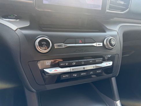 Used 2020 Ford Explorer XLT w/ Equipment Group 202A AWD/4WD image 8