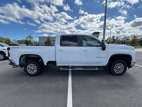 Used 2024 Chevrolet Silverado 2500 LT image 3