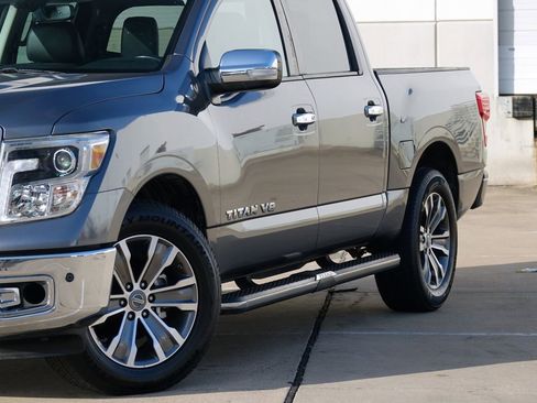 Used 2019 Nissan Titan SL image 21