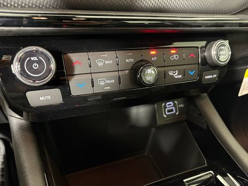 New 2026 Jeep Compass Latitude w/ Sun and Sound Group AWD/4WD image 33