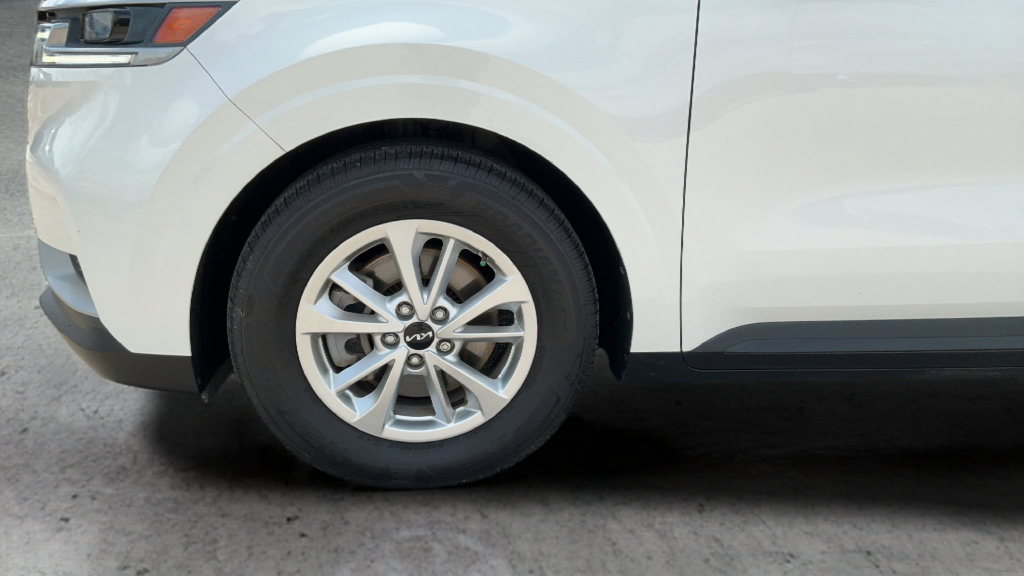 Used 2022 Kia Carnival LX FWD image 25
