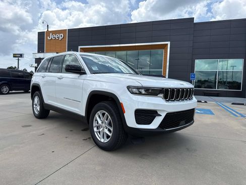 New 2026 Jeep Grand Cherokee Laredo RWD image 1