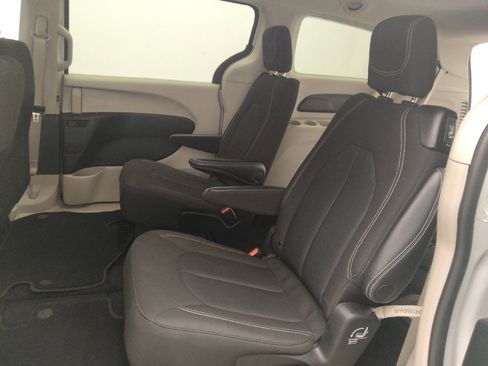 Used 2023 Chrysler Voyager LX FWD image 18