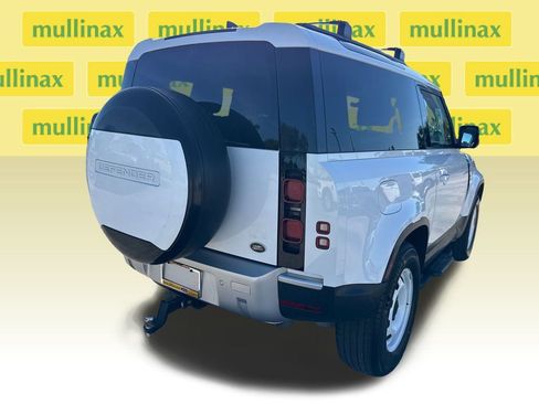 Used 2022 Land Rover Defender 90 image 4