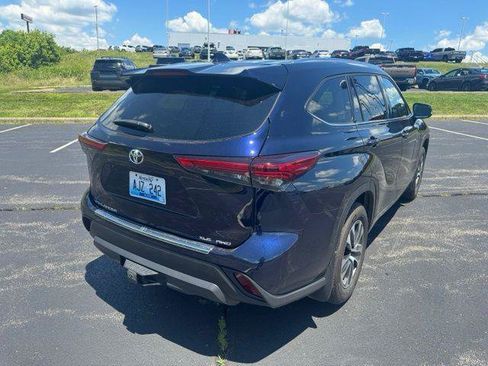 Certified 2020 Toyota Highlander XLE AWD/4WD image 3