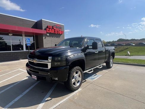 Used 2010 Chevrolet Silverado 2500 LTZ w/ Convenience Package AWD/4WD image 2