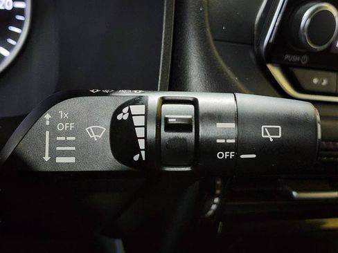 Used 2022 Nissan Rogue SV AWD/4WD image 16