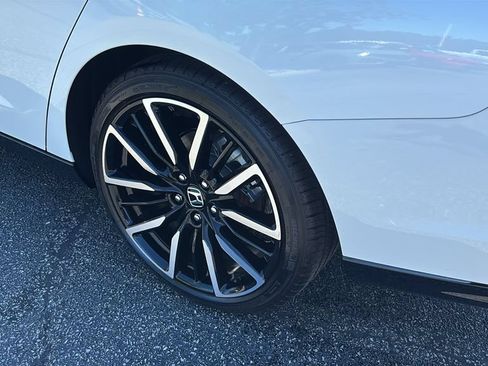 Used 2025 Honda Accord Touring image 9
