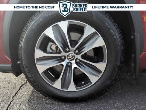 Used 2024 Toyota Highlander XLE FWD image 33