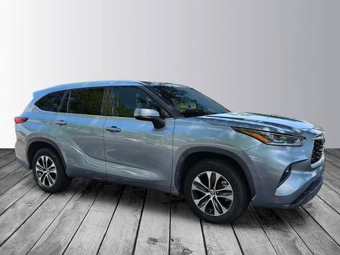 Used 2021 Toyota Highlander XLE FWD image 7