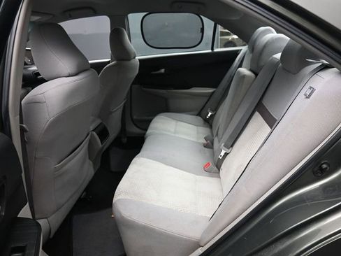 Used 2014 Toyota Camry LE image 11