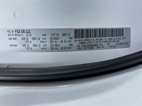 Used 2017 Chrysler Pacifica Touring-L Plus FWD image 34