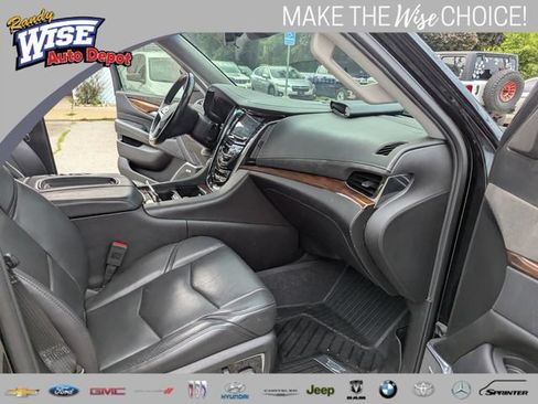 Used 2018 Cadillac Escalade Luxury AWD/4WD image 28