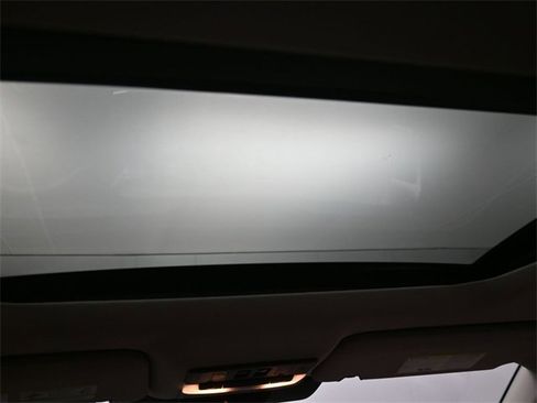 Used 2025 Nissan Pathfinder Platinum image 11