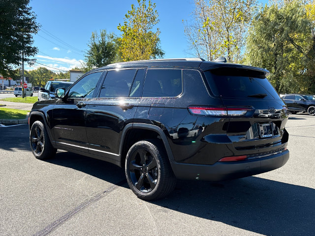 Used 2023 Jeep Grand Cherokee L Limited w/ Black Appearance Package AWD/4WD image 2