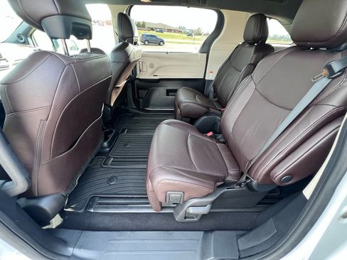 Used 2024 Toyota Sienna Platinum image 15