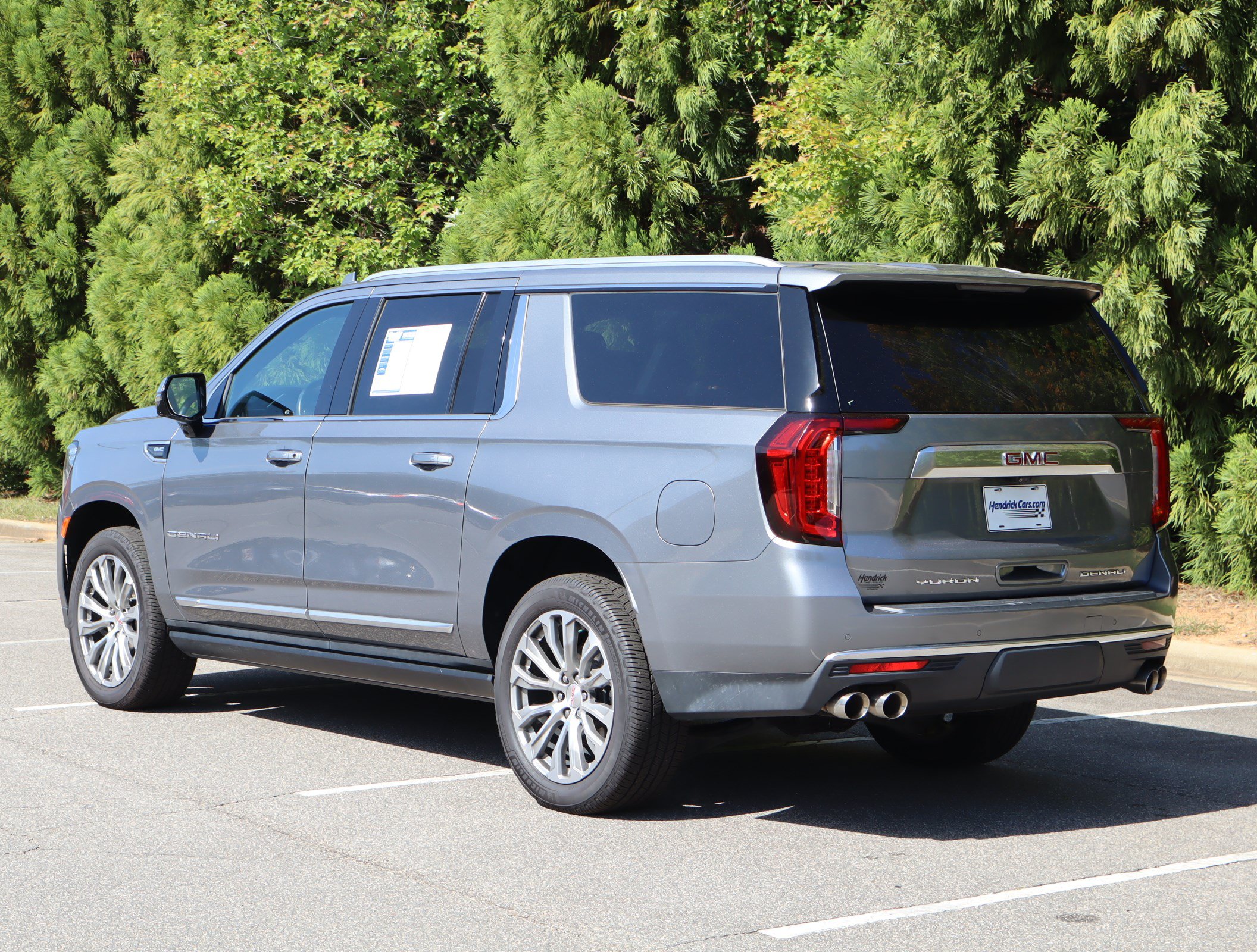 Used 2021 GMC Yukon XL Denali w/ Denali Premium Package AWD/4WD image 7