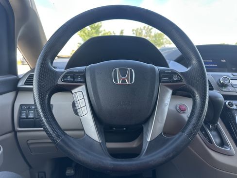 Used 2016 Honda Odyssey SE image 19