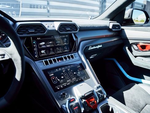 Used 2024 Lamborghini Urus Performante image 75