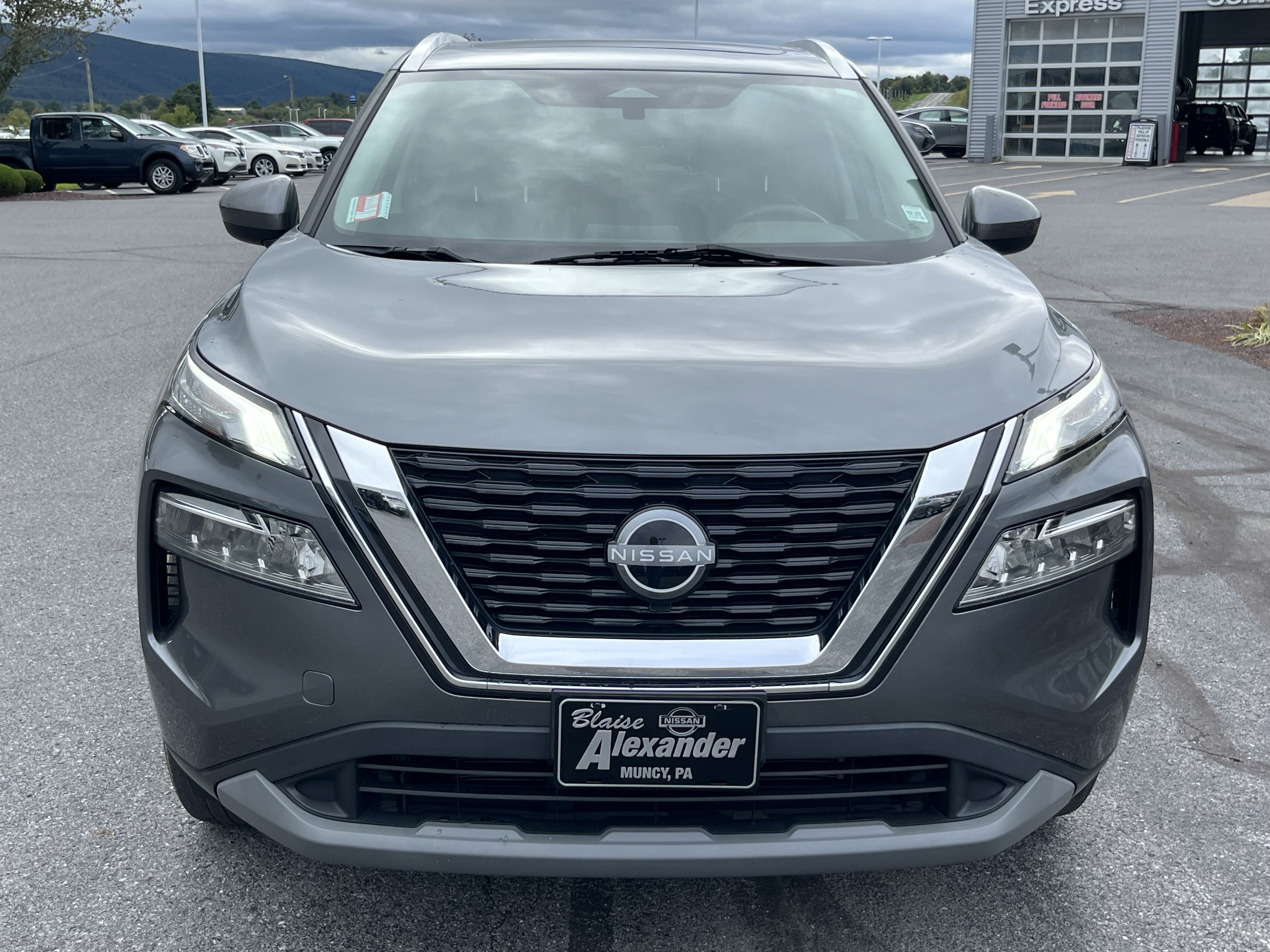 Used 2023 Nissan Rogue SV w/ SV Premium B Package AWD/4WD image 12