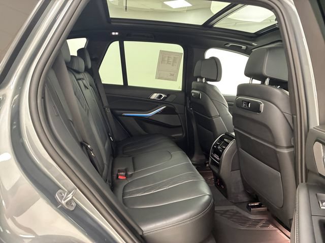 Used 2025 BMW X5 xDrive50e AWD/4WD image 16