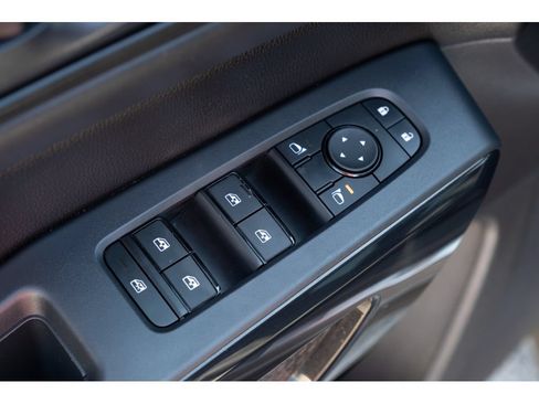 Used 2024 Nissan Pathfinder SV w/ SV Premium Package FWD image 14