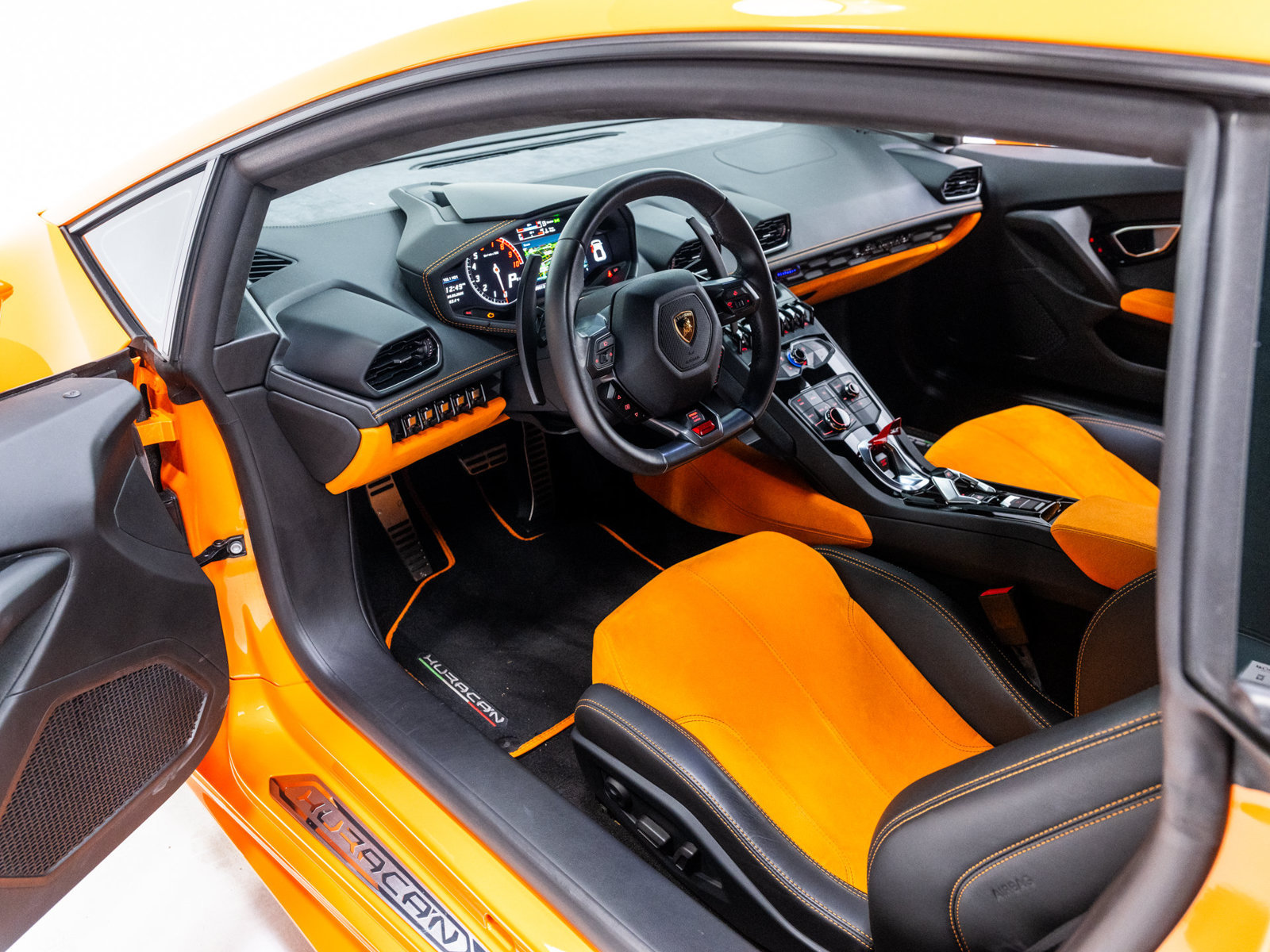 Used 2016 Lamborghini Huracan LP 610-4 AWD/4WD image 40