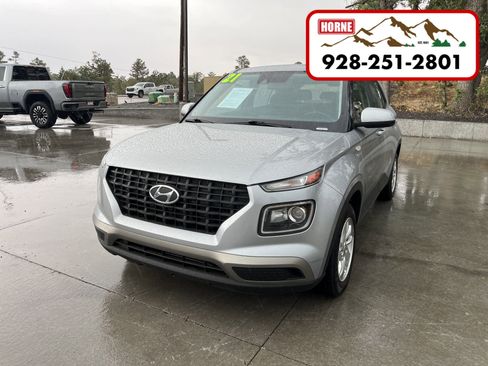 Used 2021 Hyundai Venue SE image 1