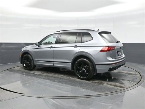 Used 2024 Volkswagen Tiguan SE R-Line image 5