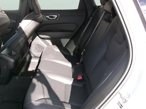 Used 2025 Volvo XC60 B5 Plus image 10