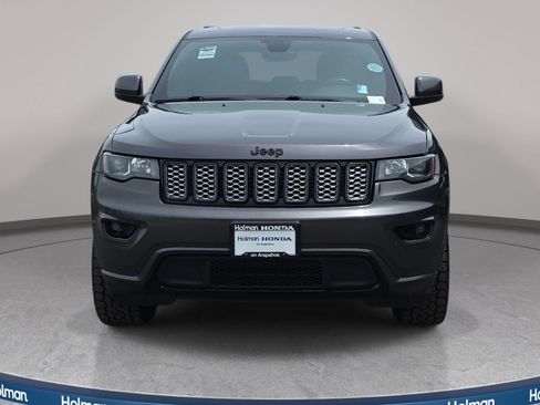 Used 2018 Jeep Grand Cherokee Altitude AWD/4WD image 3