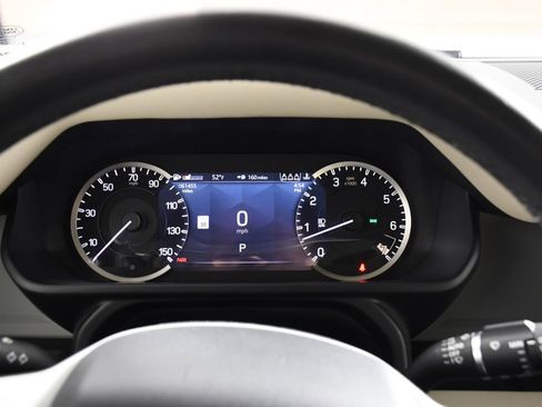 Used 2023 Land Rover Defender 110 SE image 31