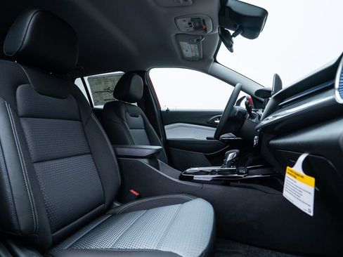 New 2026 Chevrolet Trax LT image 13
