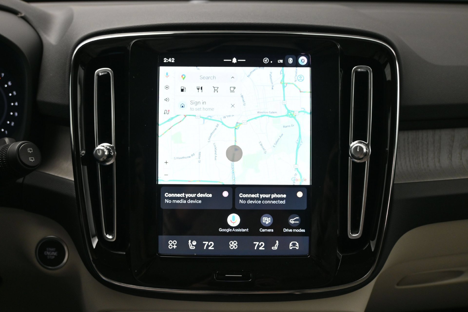 New 2026 Volvo XC40 B4 Plus w/ Protection Package Premier FWD image 14